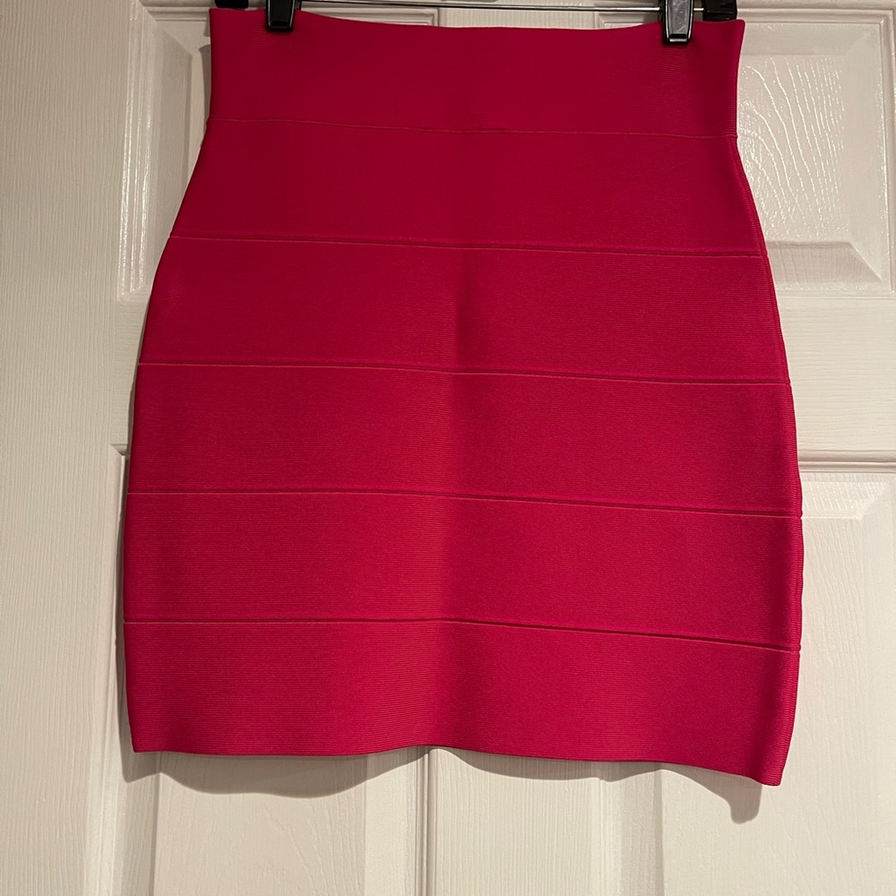 New w/out Tags BCBG Simone Bandage Power Skirt Sz L Fushia